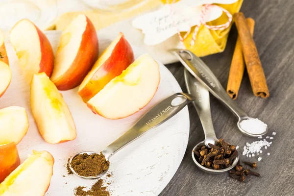 Інгредієнти для яблучним маслом — стокове фото
