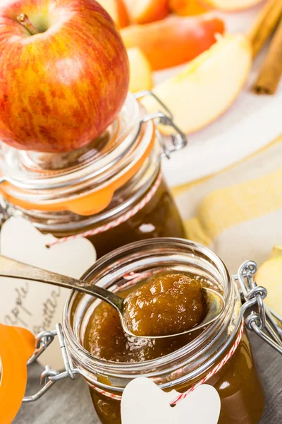 Zelfgemaakte appel boter — Stockfoto