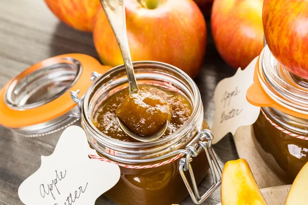 Hausgemachte Apfelbutter — Stockfoto