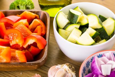 Taze malzemeler kavrulmuş sebze hazırlama