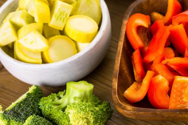 Taze malzemeler kavrulmuş sebze hazırlama