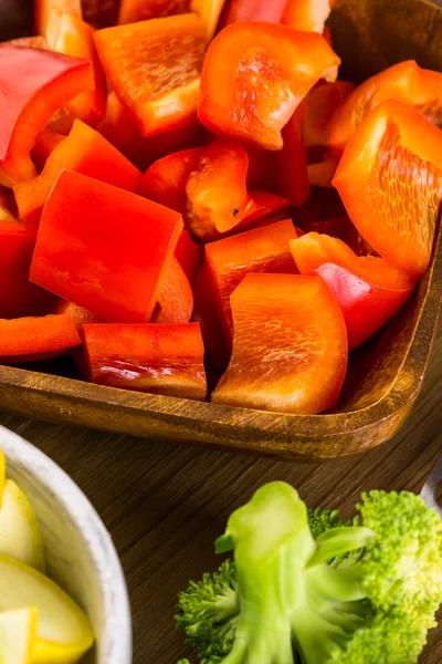 Frische Zutaten für die Zubereitung von gebratenem Gemüse — Stockfoto