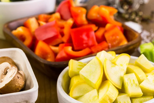 Свіжі інгредієнти для приготування смажених овочів — стокове фото