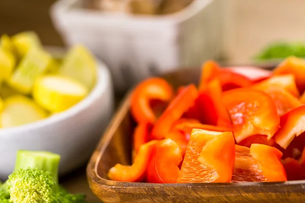 Ingredientes frescos para la preparación de verduras asadas —  Fotos de Stock