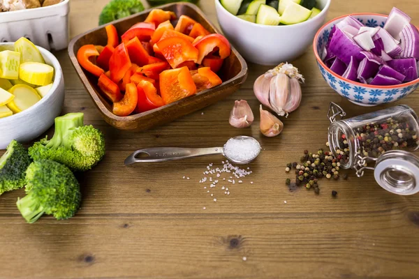 Ingrédients pour la préparation de légumes mélangés rôtis — Photo