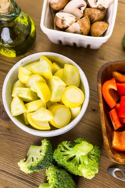 Ingredientes para preparar verduras mixtas asadas —  Fotos de Stock