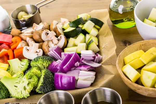 Ingredientes para preparar verduras mixtas asadas —  Fotos de Stock