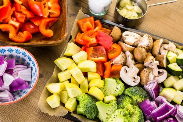 Ingredientes para preparar verduras mixtas asadas —  Fotos de Stock