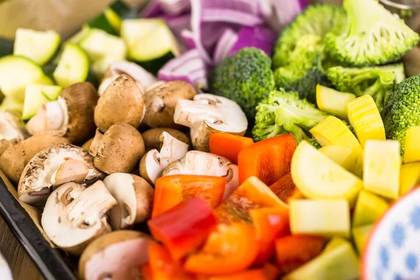 Ingredientes para preparar verduras mixtas asadas —  Fotos de Stock