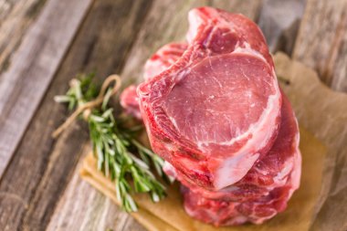 Organik aslan pirzola