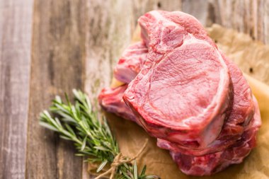 Organik aslan pirzola