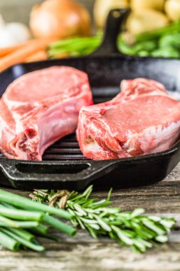 Organik aslan pirzola