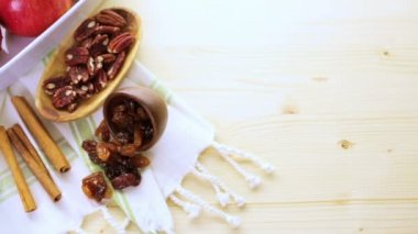 Pişmiş elmalar için malzemeler