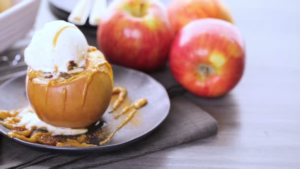 Manzanas horneadas orgánicas — Vídeos de Stock