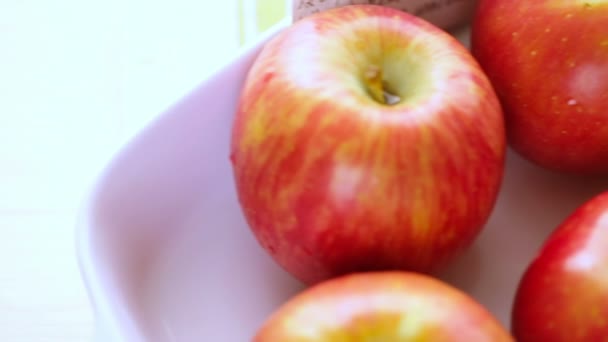 Ингредиенты для выпечки яблок — стоковое видео