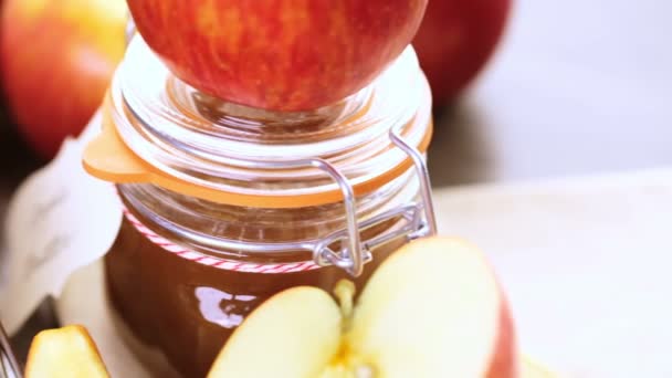 Домашнее яблочное масло — стоковое видео