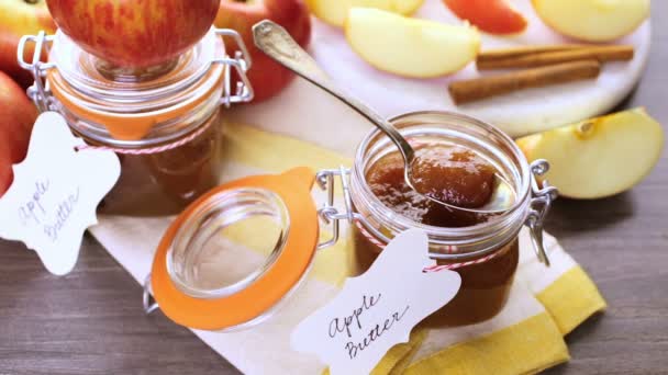 Apple butter and freshly baked bread — Stock Video