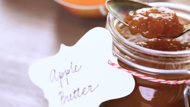 Äpple smör och nybakat bröd — Stockvideo