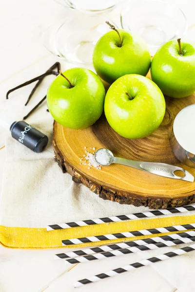 Preparar manzanas dulces negras caseras — Foto de Stock