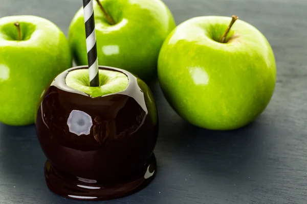 Чорний цукерки яблука — стокове фото