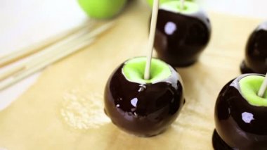 Cadılar Bayramı partisi için şeker elma