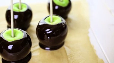 Cadılar Bayramı partisi için şeker elma