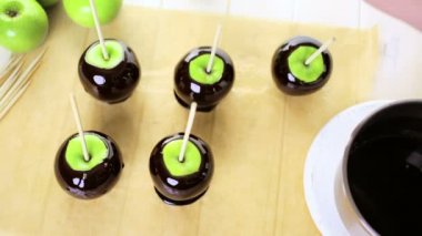 Cadılar Bayramı partisi için şeker elma