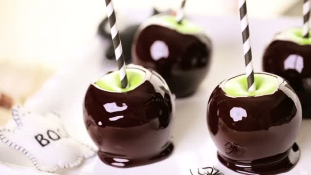 Maçãs doces para festa de Halloween — Vídeo de Stock