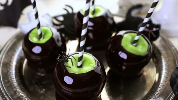 Candy apples for Halloween party — Stock Video