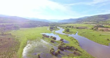Colorado Nehri yakınındaki I70 doğal manzaraya.