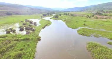 Colorado Nehri yakınındaki I70 doğal manzaraya.