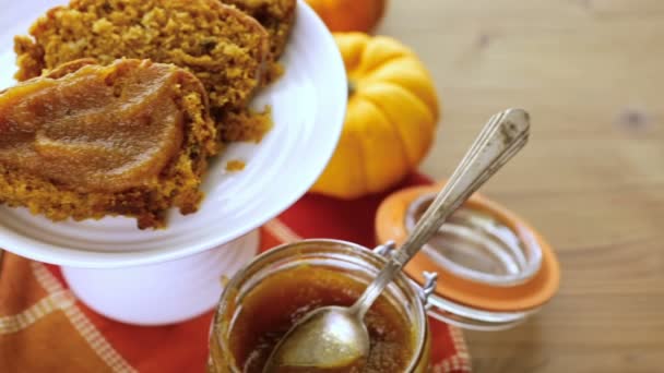 Homemade pumpkin butter — Stock Video