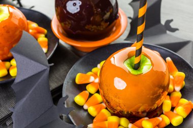 Cadılar Bayramı için şeker elma