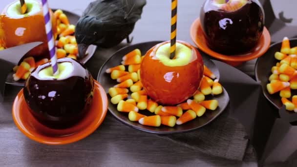 Jabłka cukierki na Halloween — Wideo stockowe