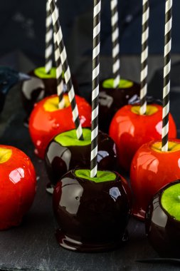 El yapımı şeker elma