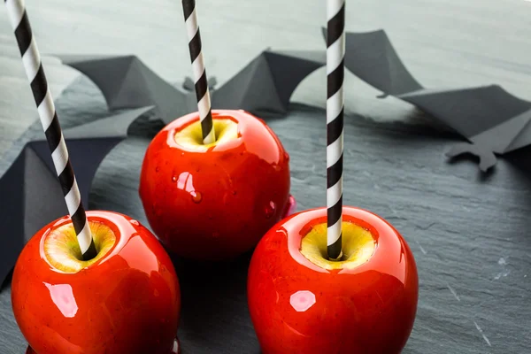Ručně vyráběné červené bonbony jablka — Stock fotografie
