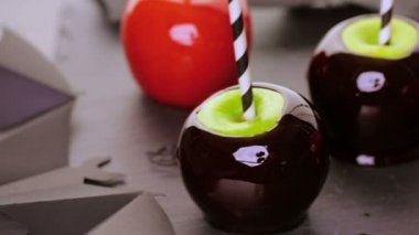 Cadılar Bayramı partisi için şeker elma