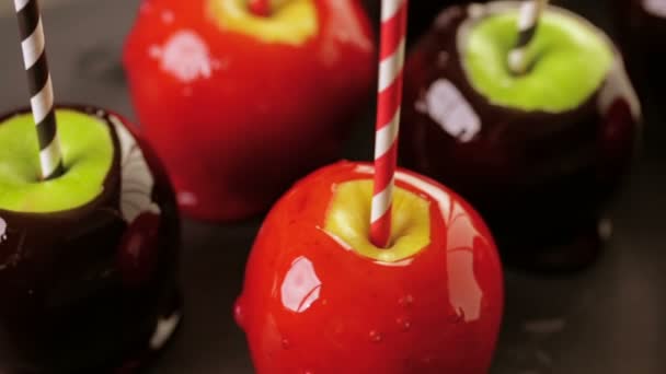 Manzanas dulces para la fiesta de Halloween — Vídeo de stock