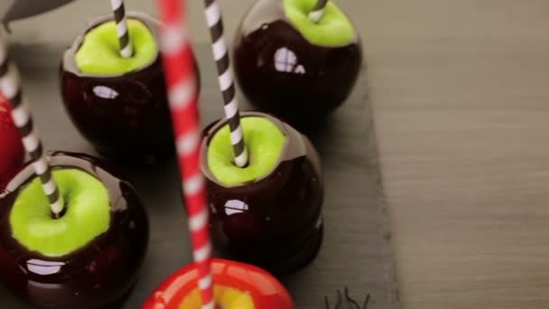 Manzanas dulces para la fiesta de Halloween — Vídeos de Stock