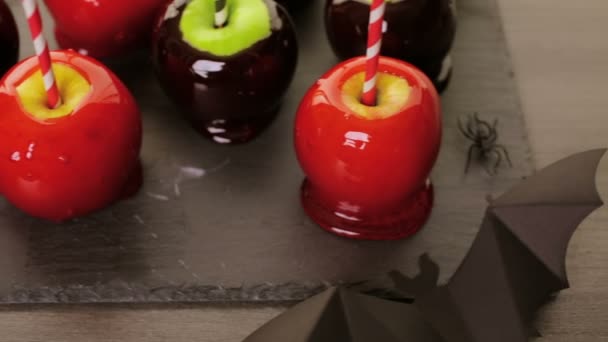 Manzanas dulces para la fiesta de Halloween — Vídeos de Stock