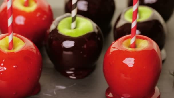 Manzanas dulces para la fiesta de Halloween — Vídeo de stock