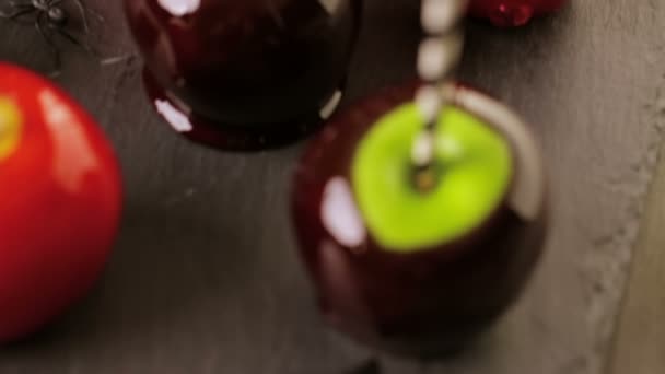 Zuckeräpfel für die Halloween-Party — Stockvideo