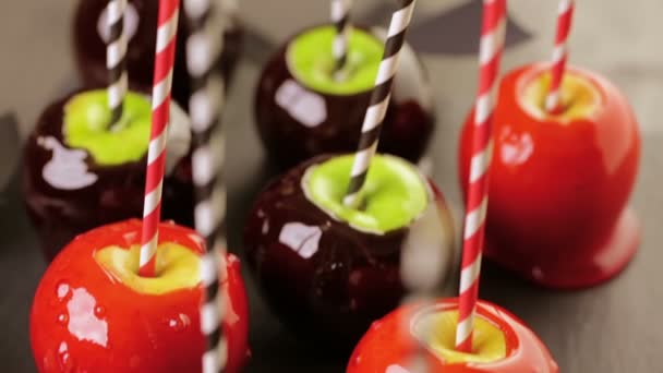 Manzanas dulces para la fiesta de Halloween — Vídeo de stock