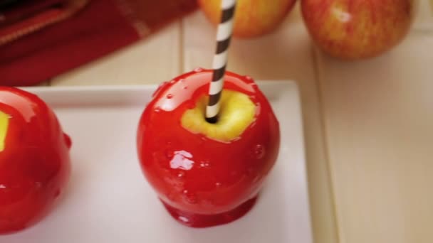 Handgjorda röd candy äpplen — Stockvideo