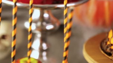 elma şekeri ve Cadılar Bayramı partisi için kek-pasta.