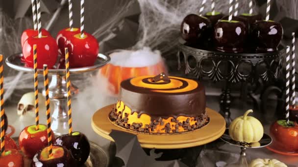 Candy apples and cake for Halloween party. — Stock Video