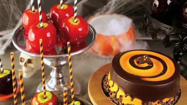 Candy apples and cake for Halloween party. — Stock Video