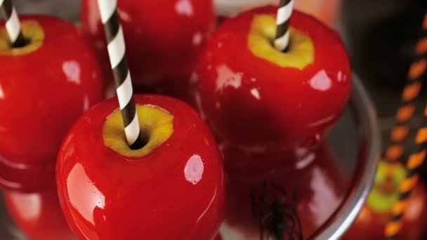 Manzanas dulces para la fiesta de Halloween — Vídeos de Stock