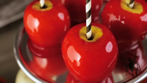 Jabłka cukierki na Halloween party — Wideo stockowe