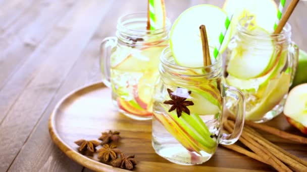 Agua de manzana infundida — Vídeos de Stock